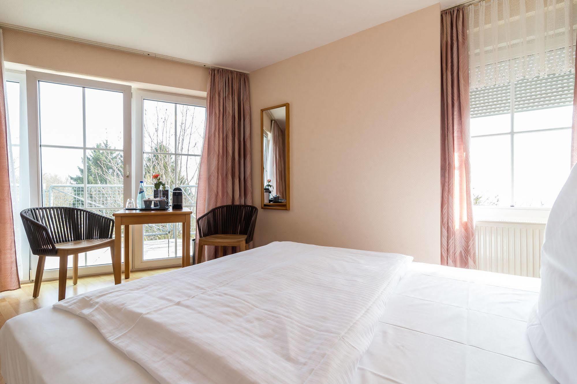 Hotel Schoene Aussicht Франкфурт-на-Майне Экстерьер фото